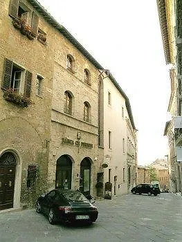奥斯泰瑞亚德尔博尔戈住宿加早餐酒店 Montepulciano Stazione 住宿加早餐酒店
